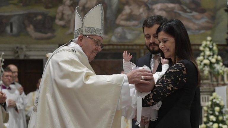O conselho aos pais surgiu na Capela Sistina, durante o batismo de 27 crianças, a maioria filhos de funcionários do Vaticano