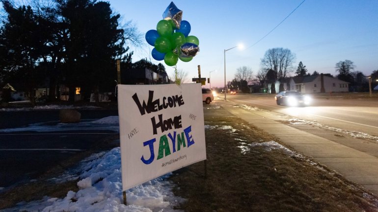 Um sinal de &quot;Welcome Home Jayme&quot; foi exibido para Jayme Closs em 11 de janeiro de 2019 em Barron, Wisconsin