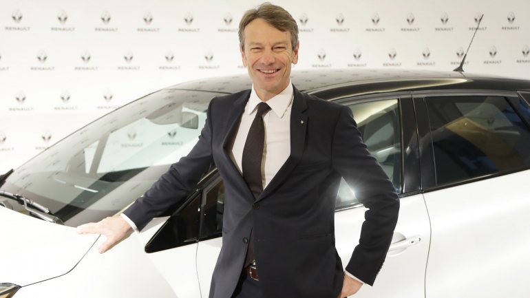 Uwe Hochgeschurtz adianta que, dentro de três anos, a Renault oferecerá oito modelos electrificados. Os híbridos plug-in serão incontornáveis nos modelos de maior volume