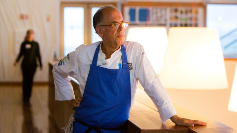 O chef Nuno Diniz é professor, cronista, gastrónomo e um apaixonado pelo fumeiros nacional.