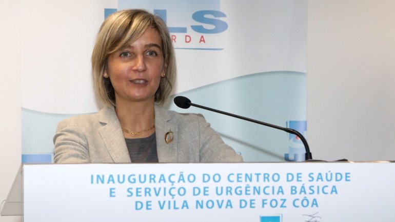 A ministra da Saúde, Marta Temido, garante novas contratações, sem precisar números