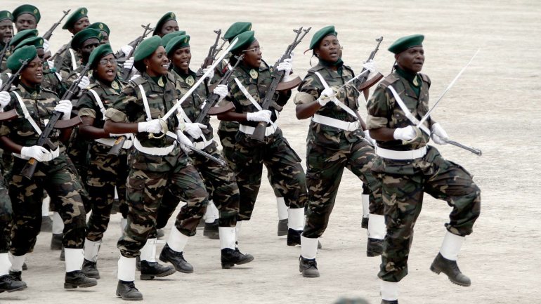 As Forças Armadas Angolanas vão dar prioridade à formação e reequipamento da Força Aérea Nacional