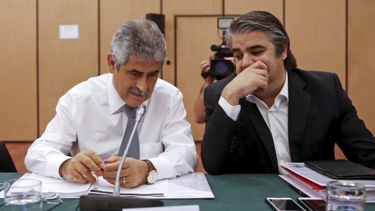 Luis Filipe Vieira e o assessor jurídico do Benfica, Paulo Gonçalves, à direita