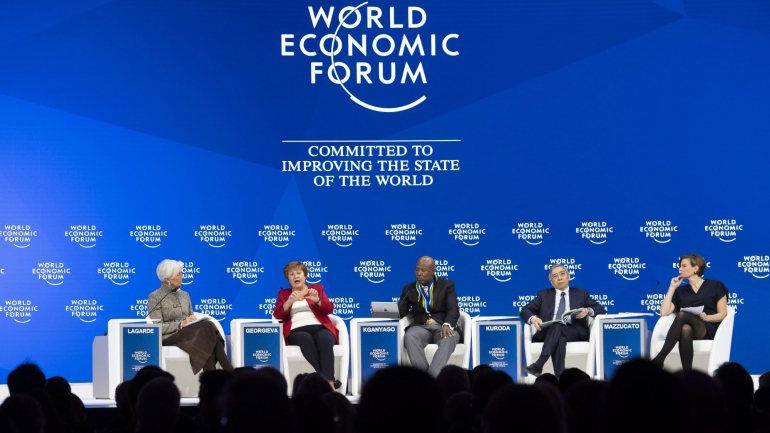 A diretora-geral do Fundo Monetário Internacional (FMI), Christine Lagarde, moderou o debate que focou as problemáticas relacionadas com o  o envelhecimento da população e as alterações climáticas