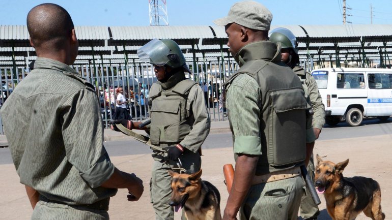 A polícia moçambicana apresentou os três suspeitos em Nampula