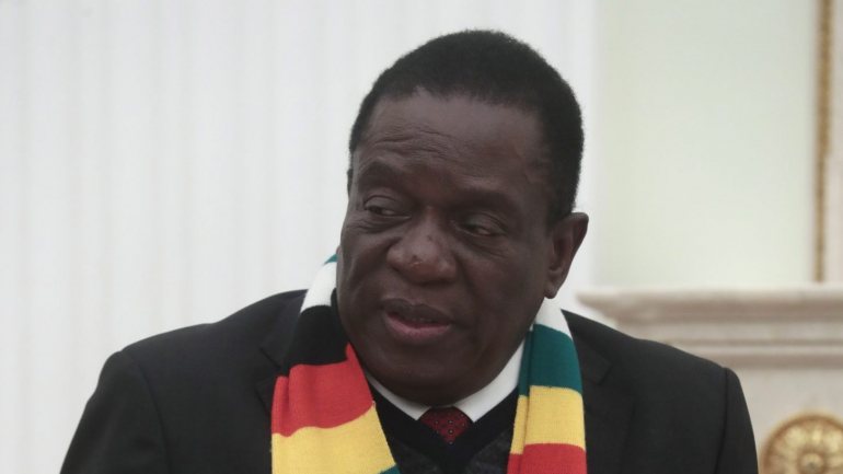 Emmerson Mnangagwa, o presidente do Zimbabué, lidera o país desde finais de 2017, depois da demissão do histórico líder Robert Mugabe