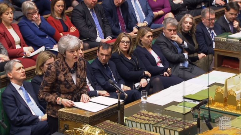 O parlamento vota ao final da tarde os planos do governo britânico para sair do impasse criado pelo chumbo do Acordo de Saída negociado com Bruxelas, rejeitado por uma margem de 230 votos a 15 de janeiro