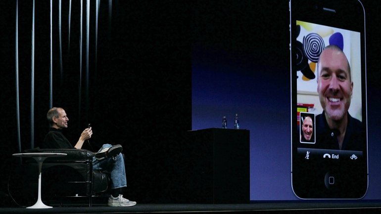 A funcionalidade do Facetime nos iPhone foi apresentada pela primeira vez por Steve Jobs em junho de 2010.