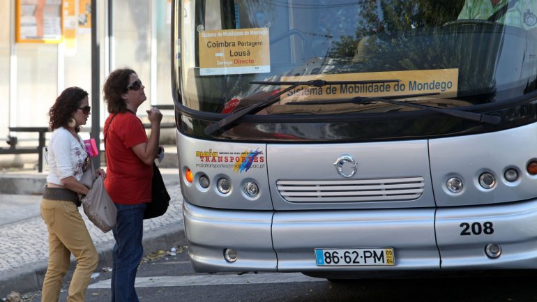 Esta é uma solução de &quot;metrobus&quot;, de autocarros elétricos que, segundo o ministro, pretende recuperar a mobilidade entre os concelhos da Lousã, de Miranda do Corvo e de Coimbra