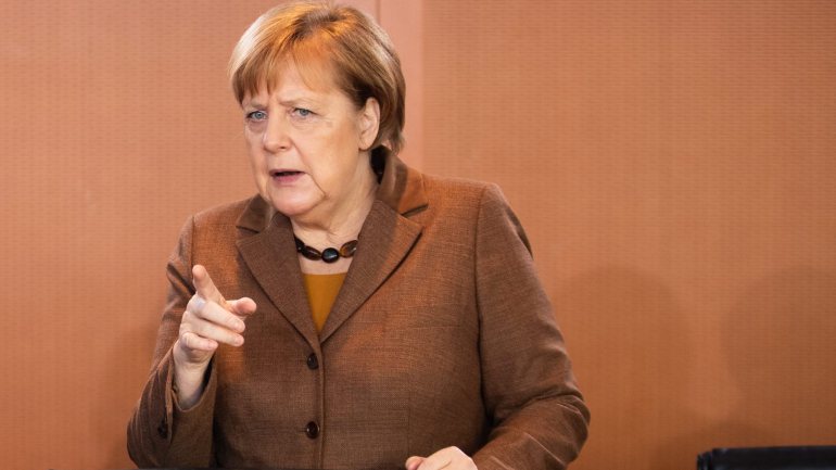 Carta enviada a Angela Merkel pede à chanceler alemã que aja para chegar a acordo a tempo na diretiva dos direitos de autor