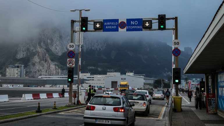 O Acordo de Saída do Reino Unido da UE inclui um protocolo relativo a Gibraltar que garante a circulação dos cidadãos que residam em qualquer dos lados da fronteira e a cooperação entre Londres e Madrid