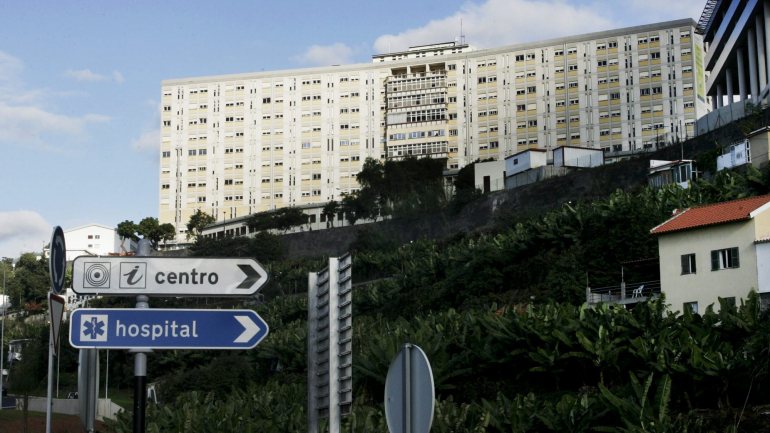 Duas enfermarias do Hospital Central do Funchal estavam de quarentena devido a uma bactéria multirresistente detetada