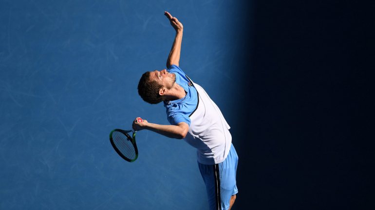 Pedro Sousa tornou-se esta segunda-feira no sexto português a figurar no top 100 do ténis mundial