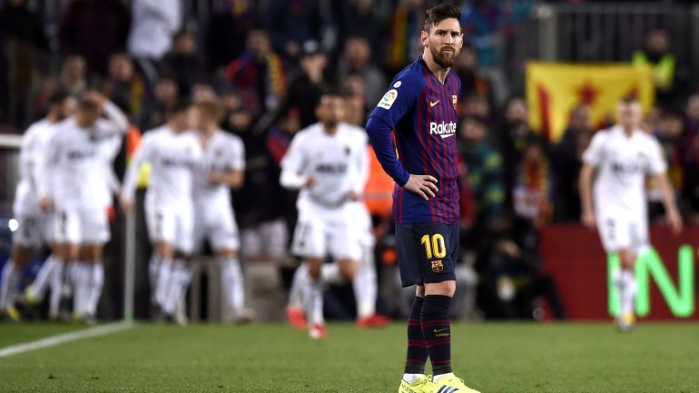 Messi bisou mas não foi o suficiente para bater o Valência