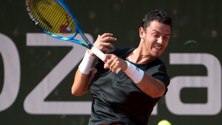 O tenista português Gonçalo Oliveira, 290.º jogador mundial, foi segunda-feira eliminado na primeira ronda do challenger de Dallas
