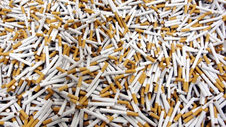 O projeto-lei não se aplica a cigarros eletrónicos, charutos, nem a tabaco de mastigar
