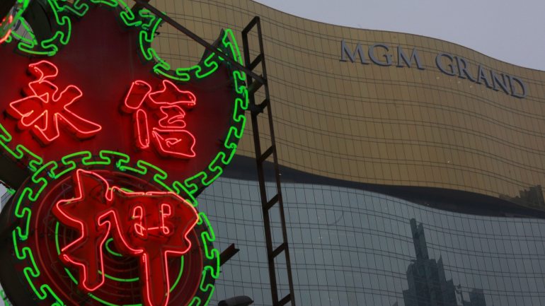 Macau, a capital mundial do jogo e o único local na China onde os casinos são legais, registou, no ano passado, quase 33 mil milhões de euros em receita do jogo
