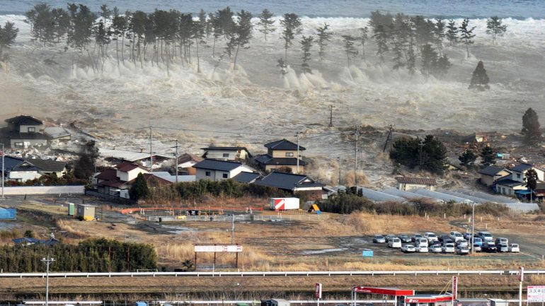 No dia 11 de março de 2011, um terramoto e tsunami arrasaram a região de Tohoku, e causaram na central de Fukushima Daiichi o pior acidente nuclear desde Chernobil (Ucrânia), em 1986