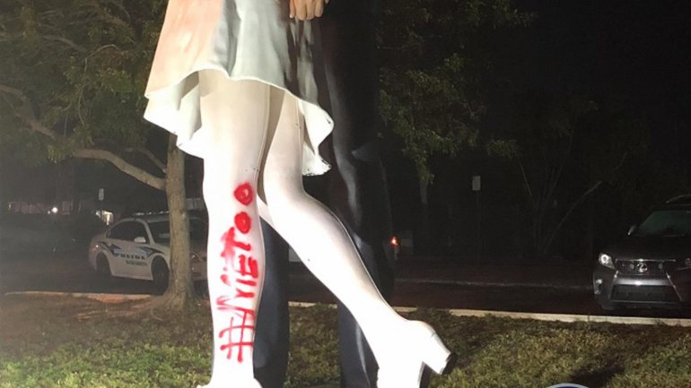 A estátua do famoso beijo foi vandalizada na segunda-feira, dia 18 de fevereiro