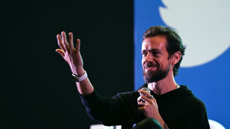 O CEO do Twitter Jack Dorsey admitiu que as conversas no Twitter eram ''confusas'' e quer fazer alterações no design para facilitar as interações.