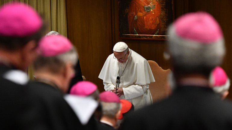 O Papa Francisco preside à reunião, que decorre até domingo no Vaticano