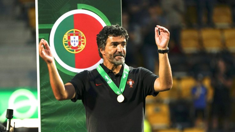 Hélio Sousa, técnico que liderou Portugal à conquista do Europeu Sub-19 no ano passado, foi campeão mundial Sub-20 em 1989
