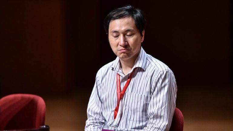 He Jiankui esteve numa cimeira para explicar a experiência, que gerou controvérsia na comunidade científica