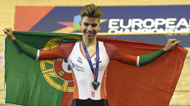 Ivo Oliveira (na fotografia) é vice-campeão mundial de perseguição individual, depois da medalha de prata conquistada em Apeldoorn, na Holanda