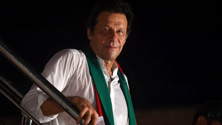 Imran Khan, primeiro-ministro paquistanês, anunciou a libertação do piloto