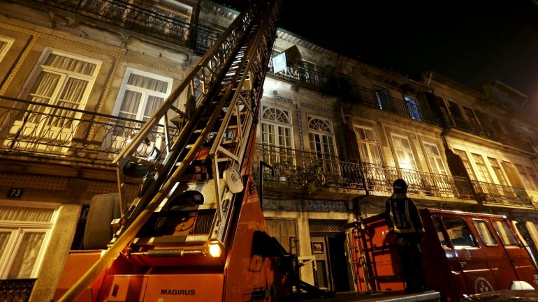 Imagem meramente ilustrativa, referente a um incêndio no Porto em 2014