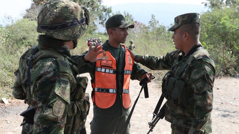 Cerca de 500 militares já desertaram das Forças Armadas venezuelanas