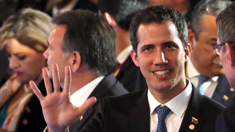 Juan Guaidó esteve 11 dias fora da Venezuela e, ao regressar, pode ser detido pelas autoridades