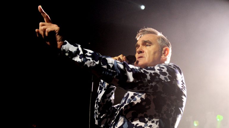 Morrissey a cantar num espetáculo na Califórnia, em 2011