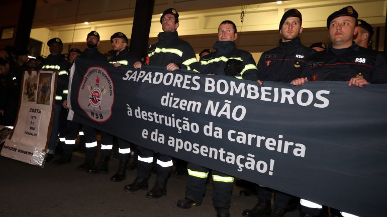 A greve dos sapadores de Lisboa termina na terça-feira, sendo que o sindicato vai reunir-se com os trabalhadores para adotar novas formas de luta