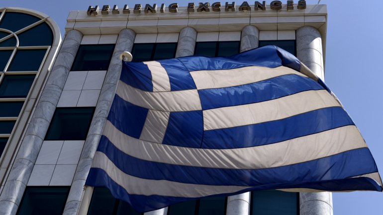A Grécia já não fazia uma emissão de dívida a dez anos desde a saída da ‘troika’ do país.