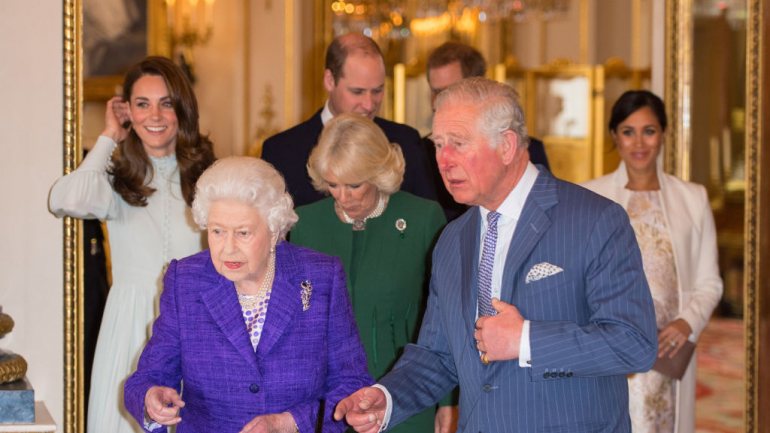 Rainha D. Isabel II, príncipe Carlos e os duques de Cambrigde e Sussex juntos. Foto: Getty Images