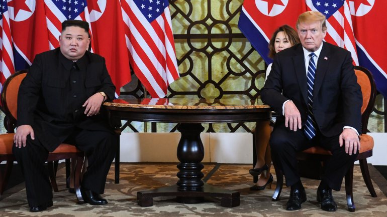 Kim-Jong-un e Donald Trump no início da cimeira