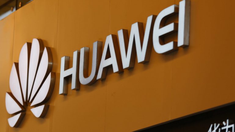As condições da sua libertação estipulam que a executiva chinesa, filha do fundador da Huawei, não pode abandonar a sua mansão em Vancouver, no Canadá
