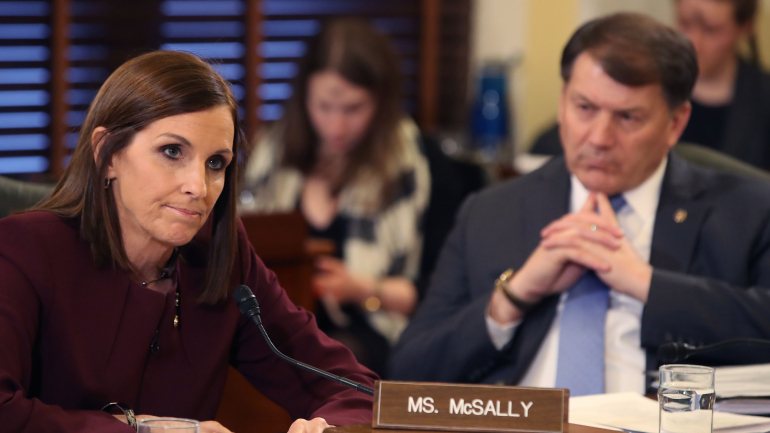 Martha McSally, uma republicana do Arizona, apresentou o seu testemunho no início de uma audição da comissão de Defesa a vítimas de abusos sexuais nas forças armadas
