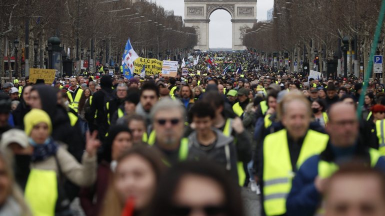 As manifestações devem começar junto à Torre Eiffel e espalhar-se por toda a capital