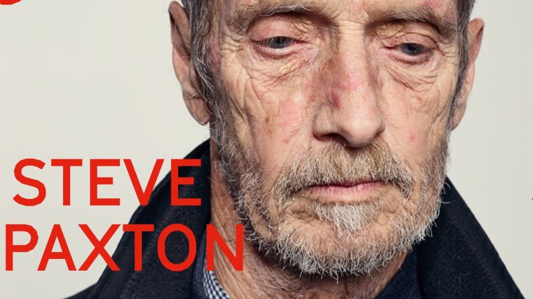 Steve Paxton, nascido em 1939, iniciou a sua carreira nos anos 1950
