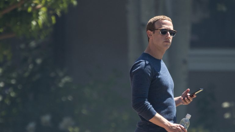 Mark Zuckerberg é fundador presidente executivo do Facebook, que detém também o Instagram, o WhatsApp e a Oculus