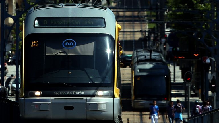 A Metro do Porto alerta para o condicionamento da circulação entre as 22h00 horas de sábado e a noite de domingo