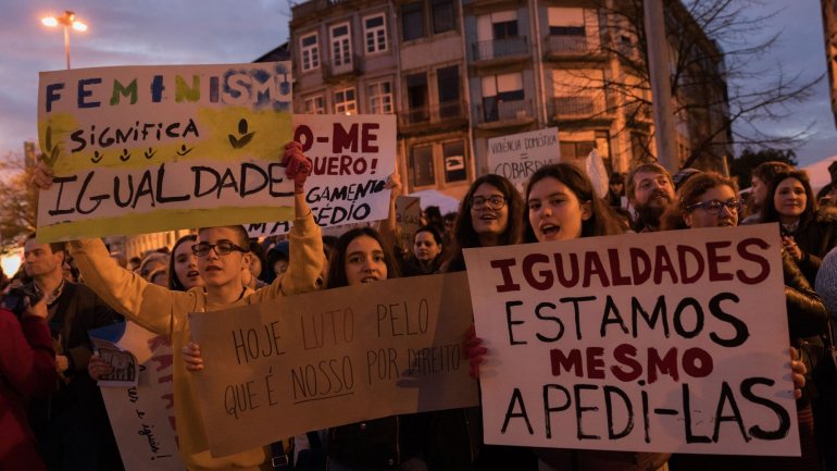 A manifestação feminista que se realizou esta sexta-feira juntou alguns milhares de pessoas no Terreiro do Paço, em Lisboa