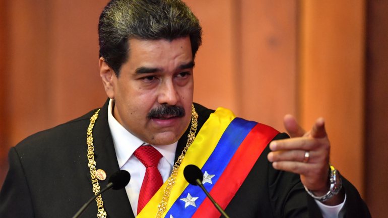 Nicolás Maduro diz que há infiltrados na empresa nacional de eletricidade da Venezuela e promete castigos