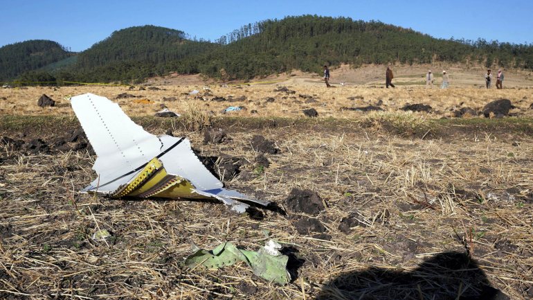 Destroços do voo da Etiópia Airlines, junto a Addis Abeba
