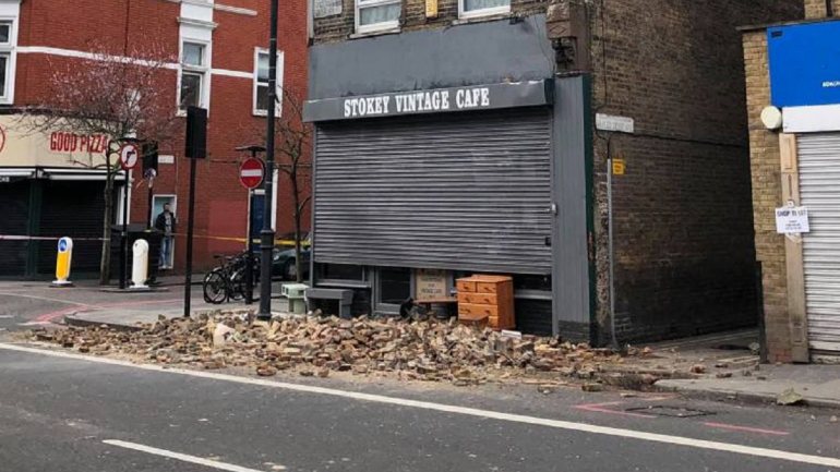 O café que está alojado no edifício, Stoke Vintage Cafe, já anunciou através do Facebook que vai estar encerrado devido ao sucedido