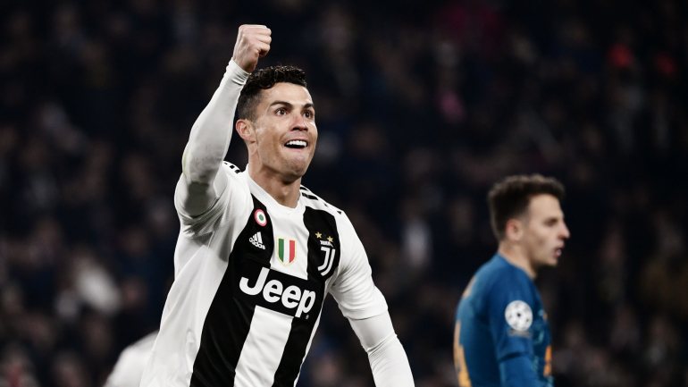 Ronaldo marcou os dois primeiros golos de cabeça e selou um hat-trick perfeito como a sua exibição de penálti