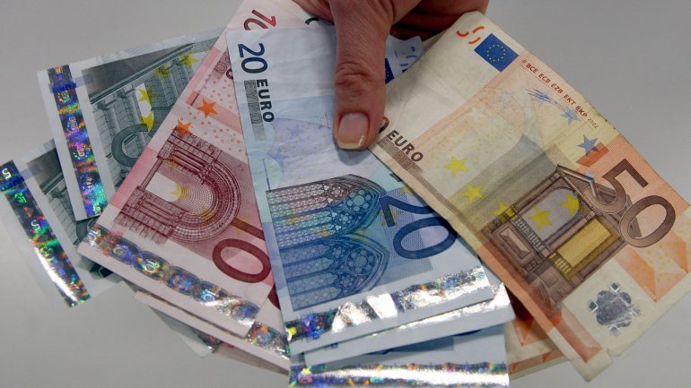 No anterior leilão comparável de OT a dez anos, em 13 de fevereiro, Portugal colocou 705 milhões de euros à taxa de juro de 1,568%