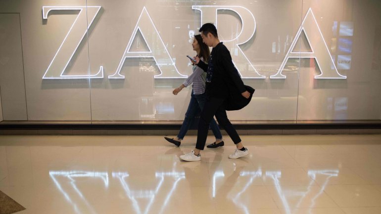 Cataract Meditative Analyst Zara lança novo serviço: vai bordar na roupa as palavras que os clientes  quiserem – Observador